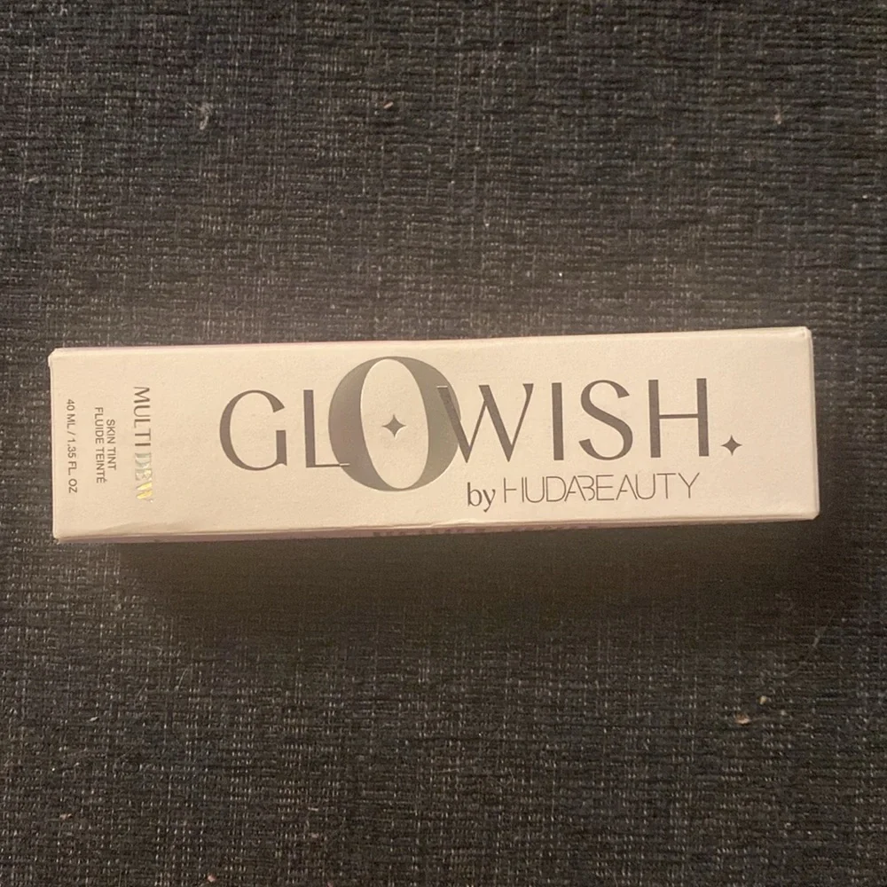 Huda Beauty GloWish Multidew Vegan Skin Tint Foundation - 05 Medium